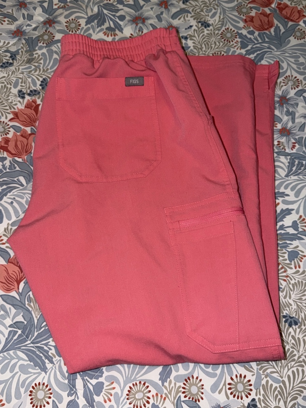Figs Women's Jogger Pants in Coral Pink